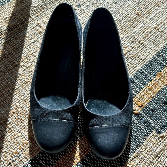 Gucci Black GG Monogram Canvas Flats - Picture 2 of 10
